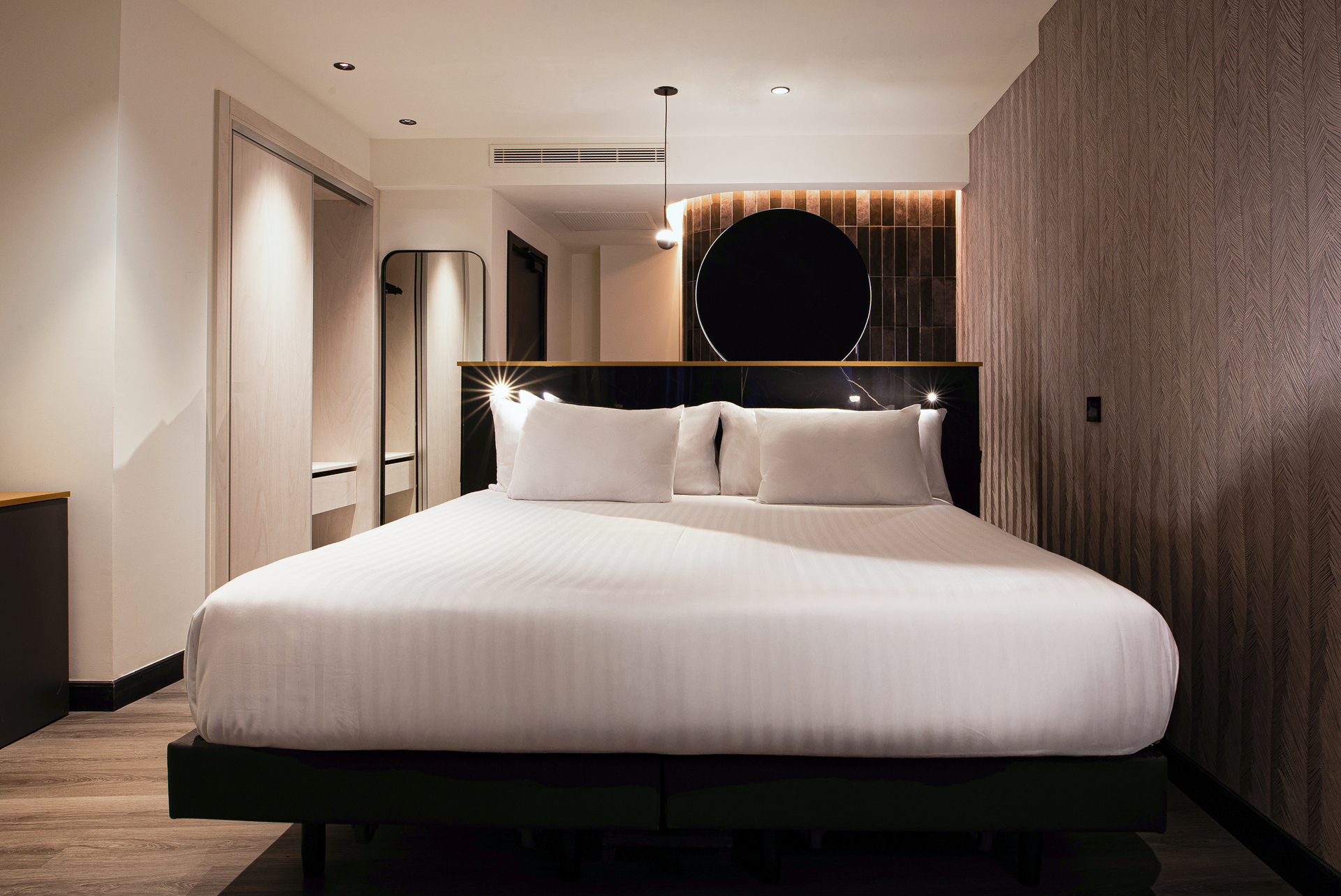 Silken Saaj Maar Adults Only