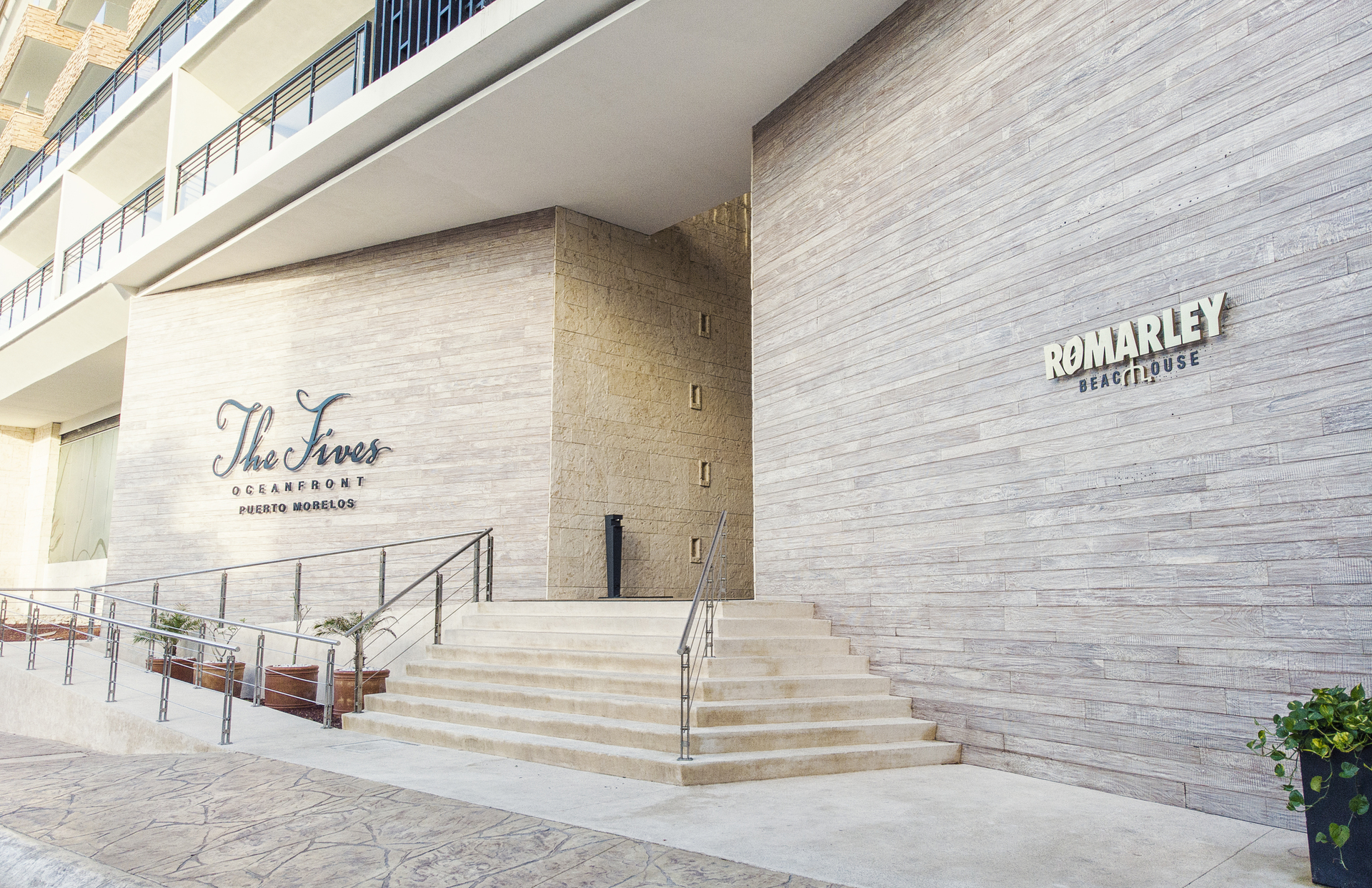 The Fives Oceanfront Puerto Morelos