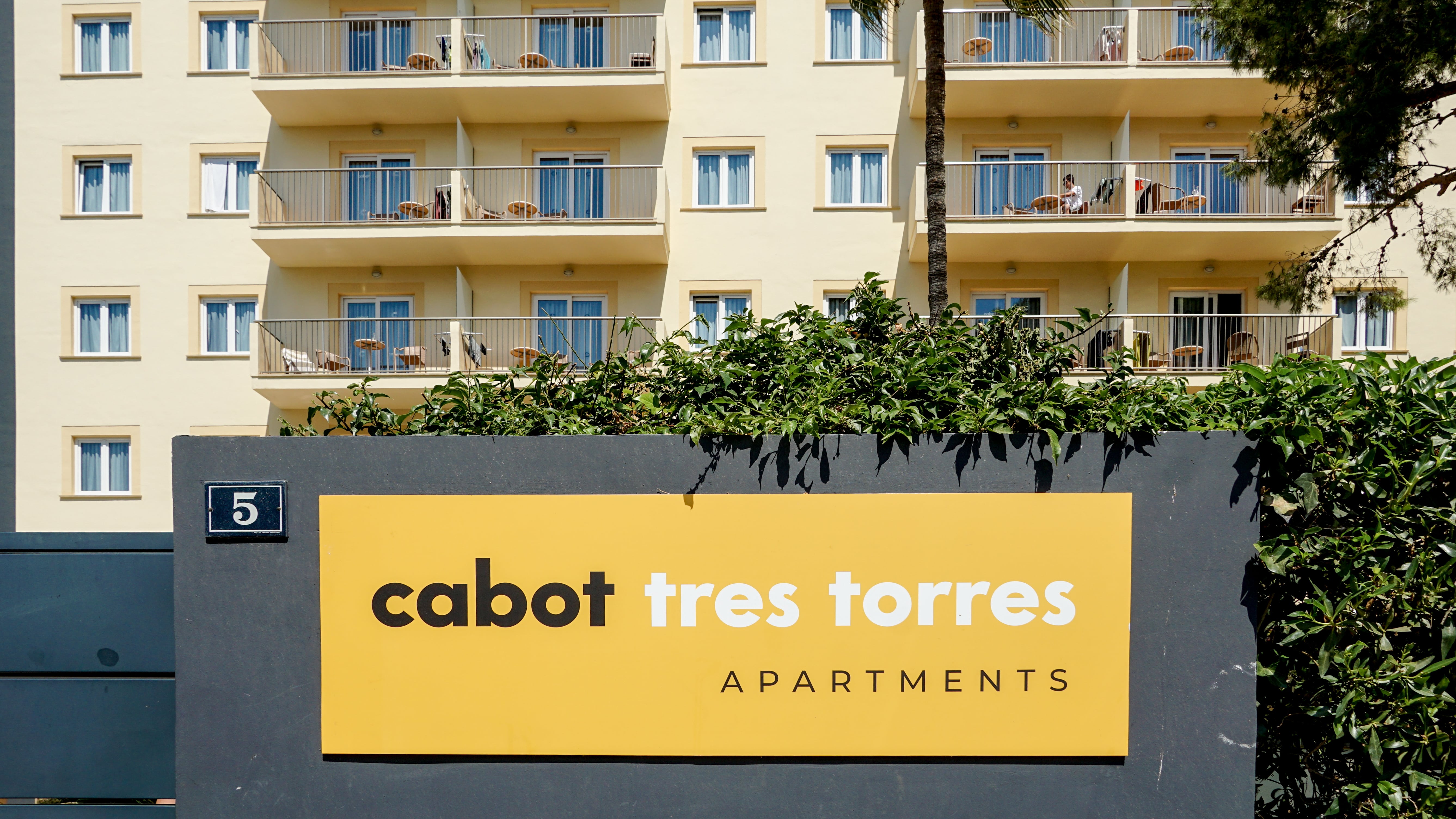 Cabot Tres Torres Apartments