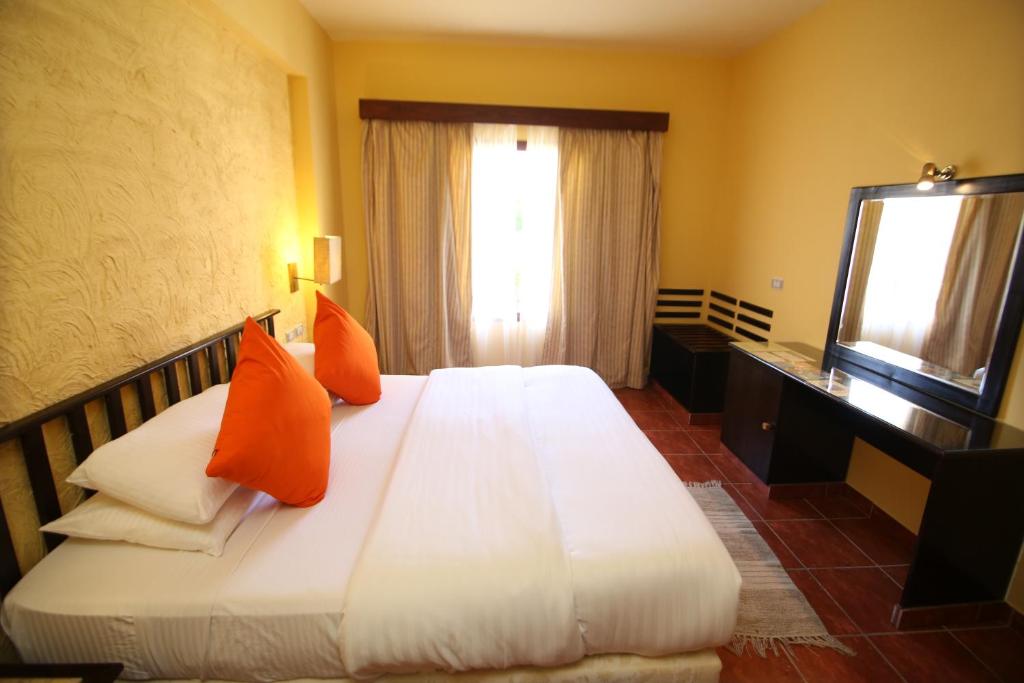 TAMRA BEACH RESORT