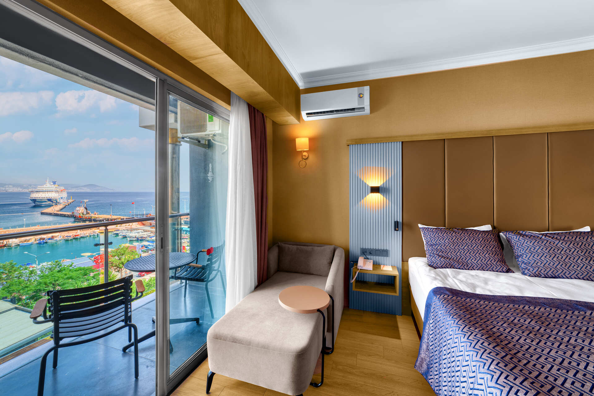 Numa Port Hotel 