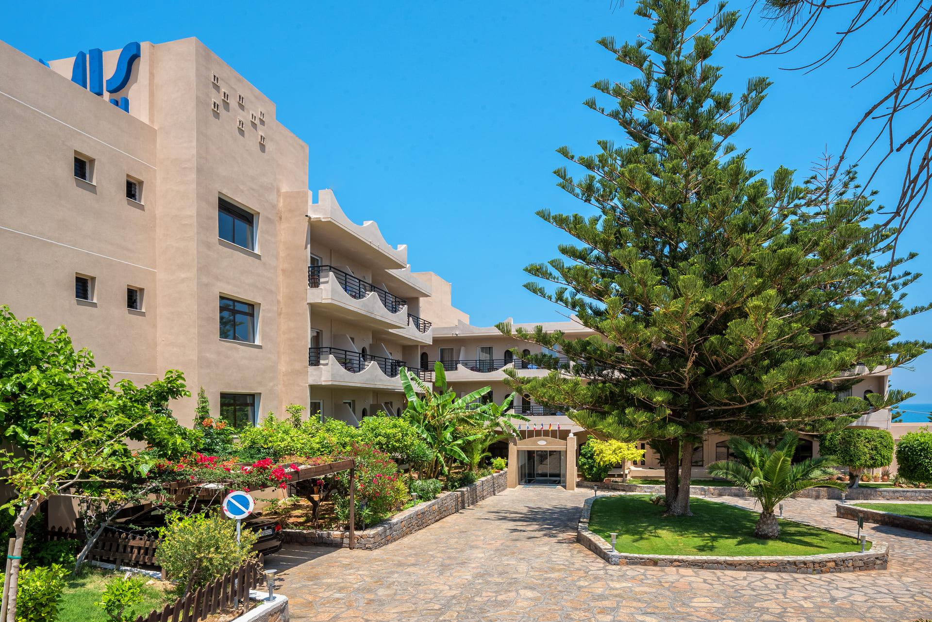 dal travel Themis Beach