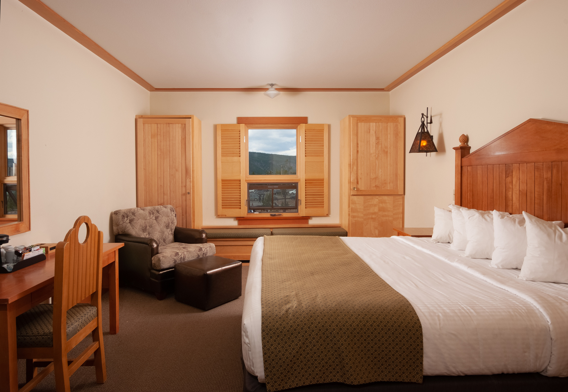 Old Faithful Snow Lodge & Cabins