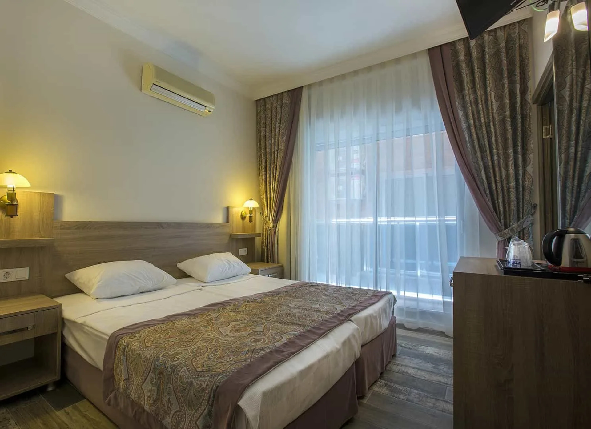 Arsi Enfi City Beach