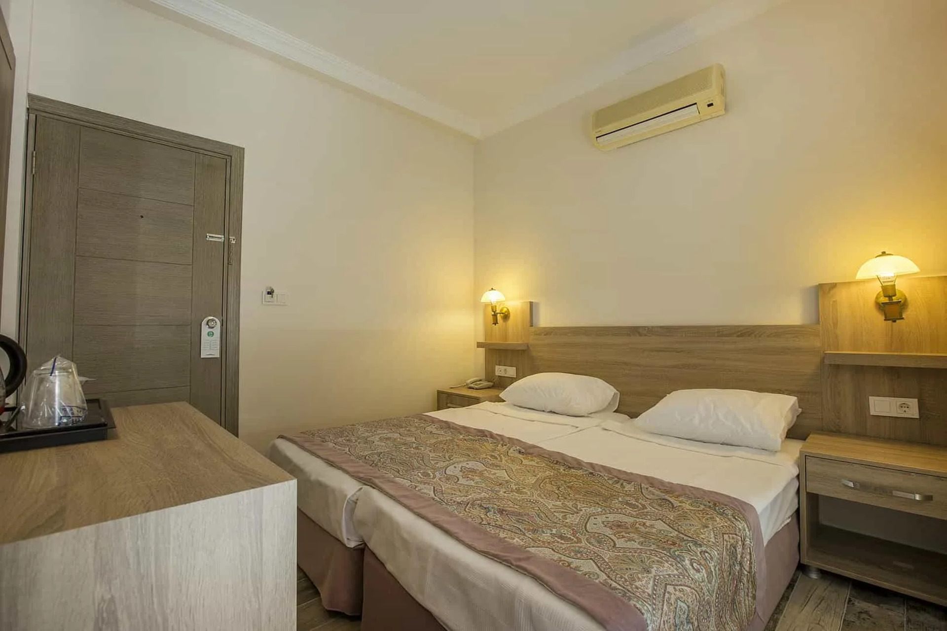 Arsi Enfi City Beach