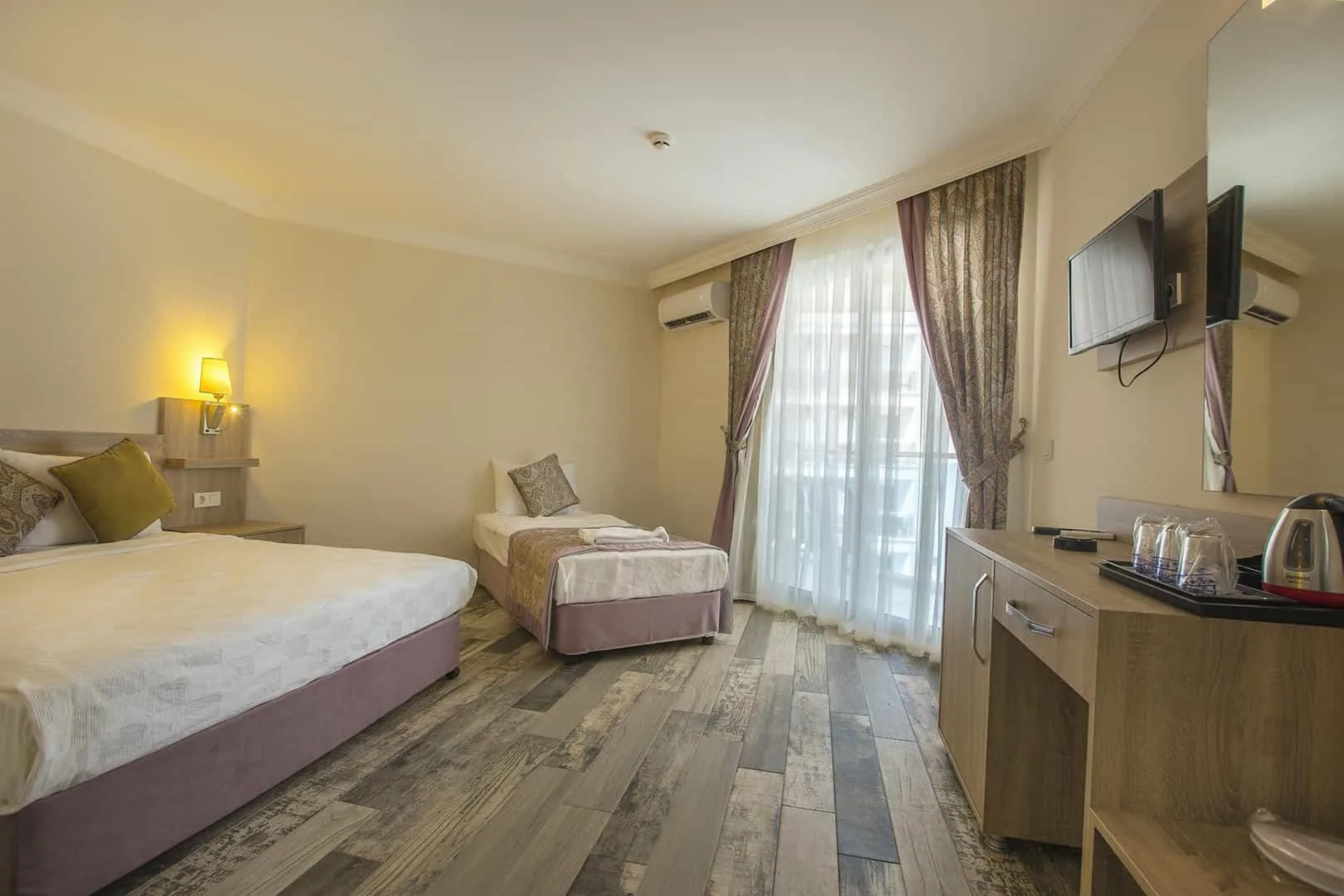 Arsi Enfi City Beach