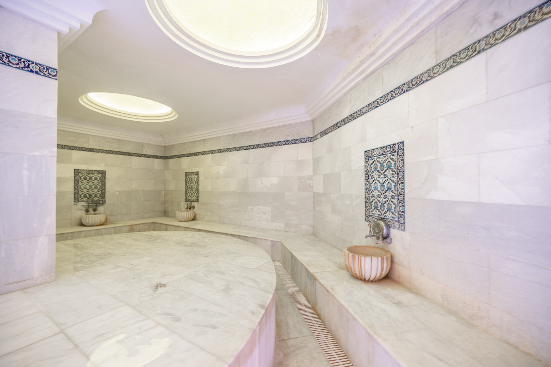 The Holiday Resort Hotel