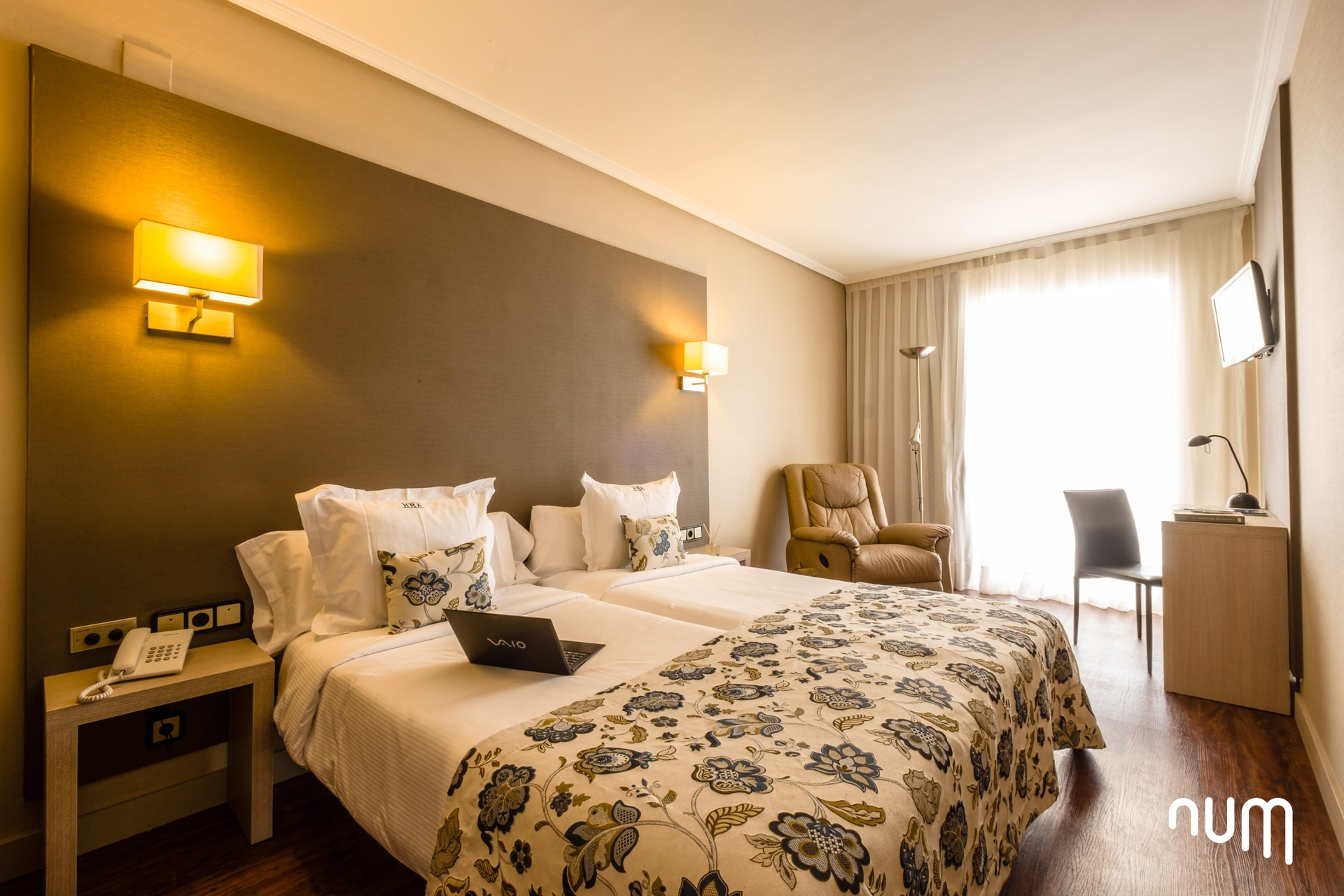 dal travel Num Hotel