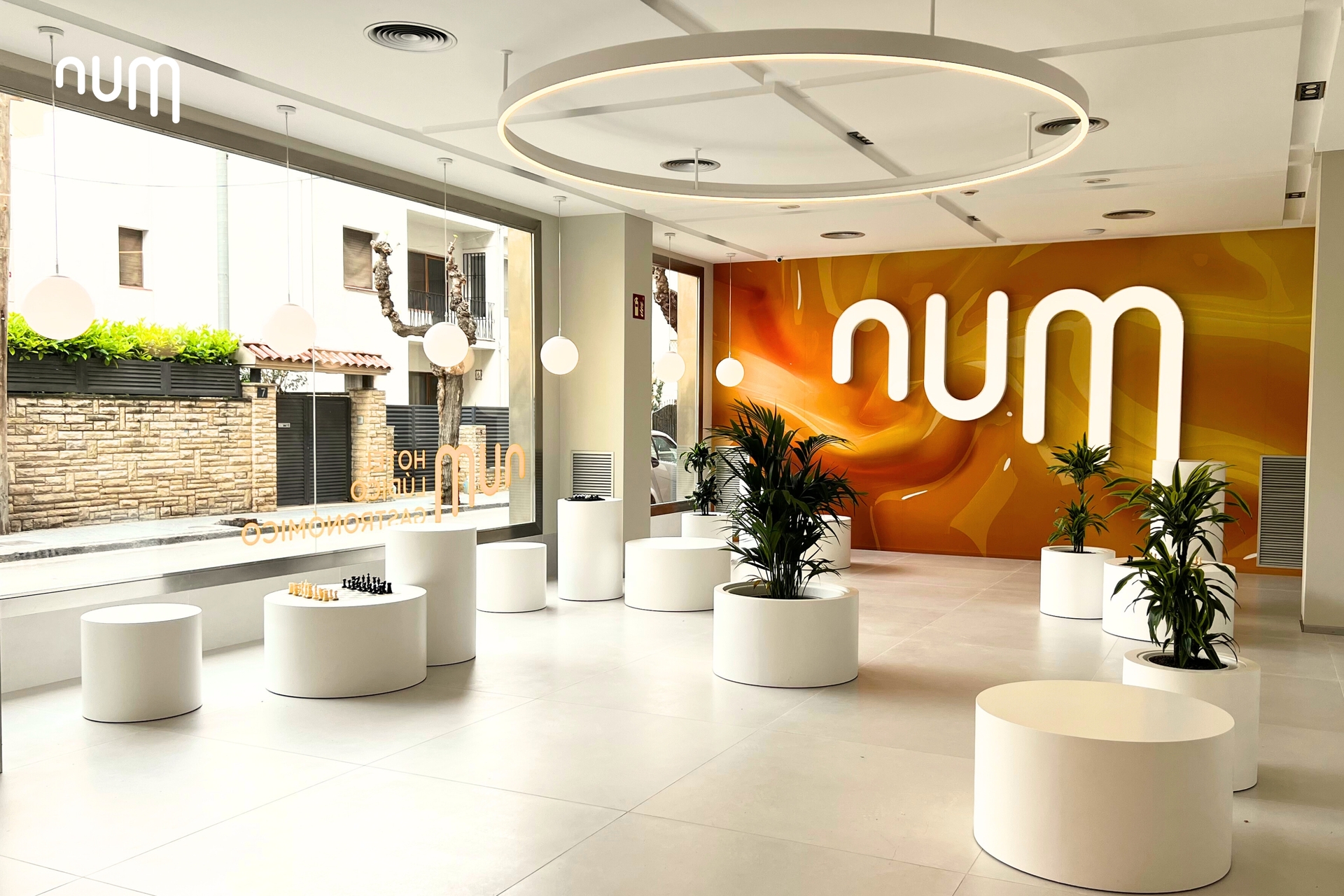 dal travel Num Hotel
