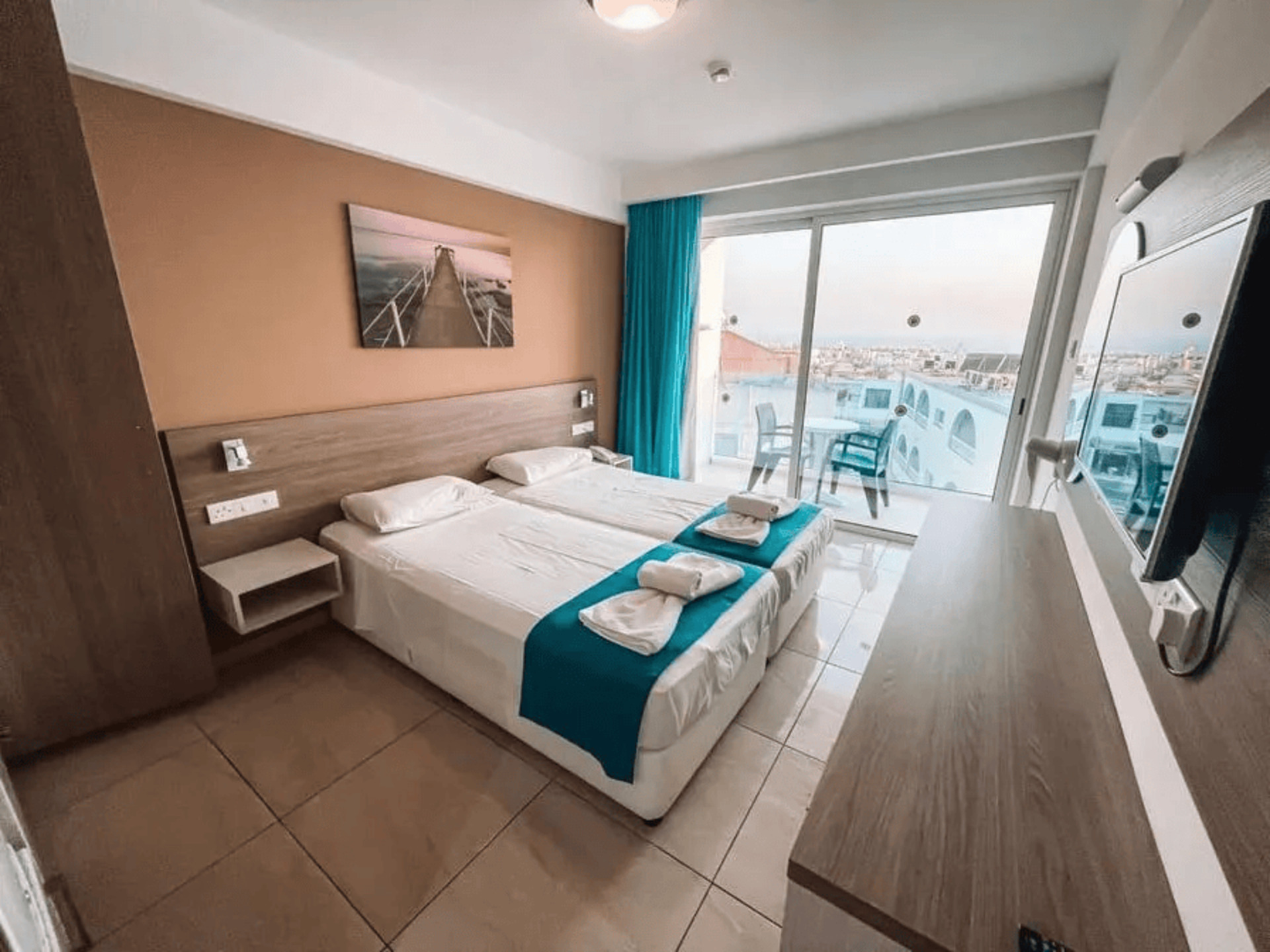 Sunny Blue Hotel