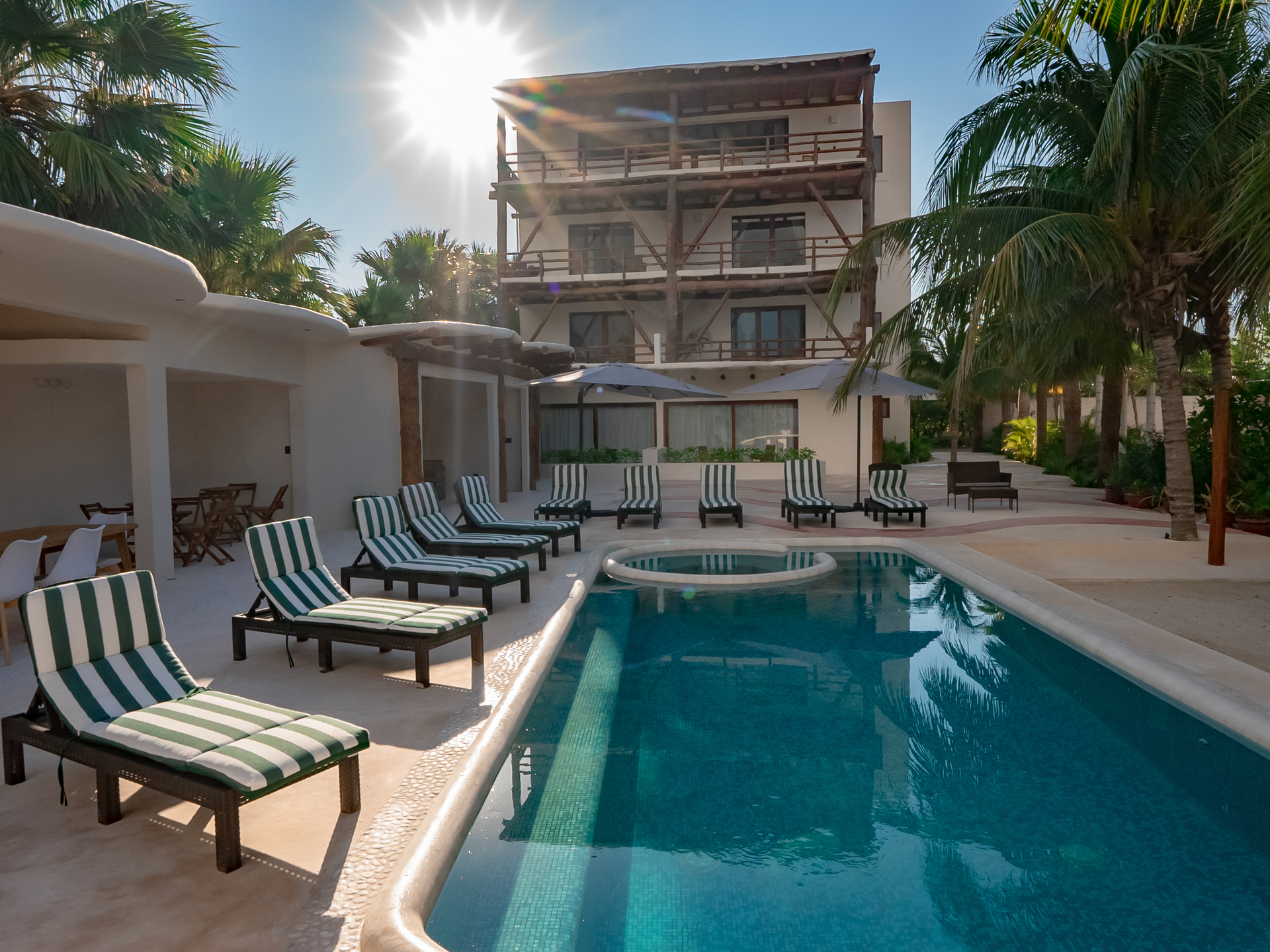 Beach Front Hotel Boutique DK House