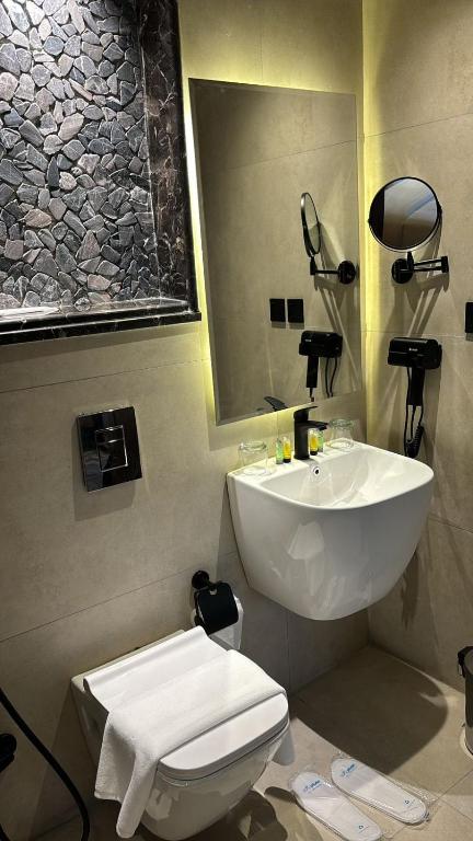 Golden Balcony Hotel