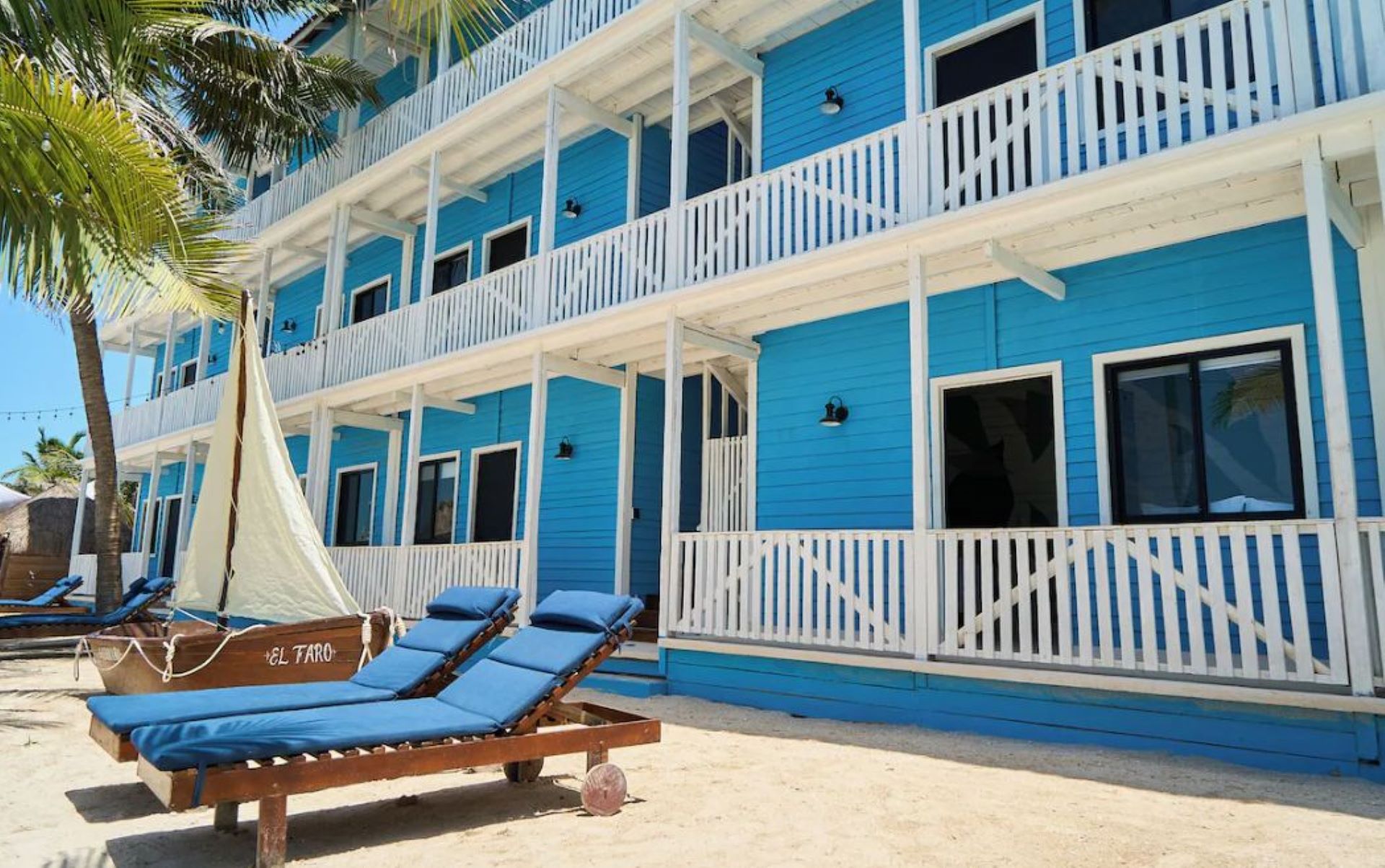 El Faro Beach Front by ÓOL Hotels