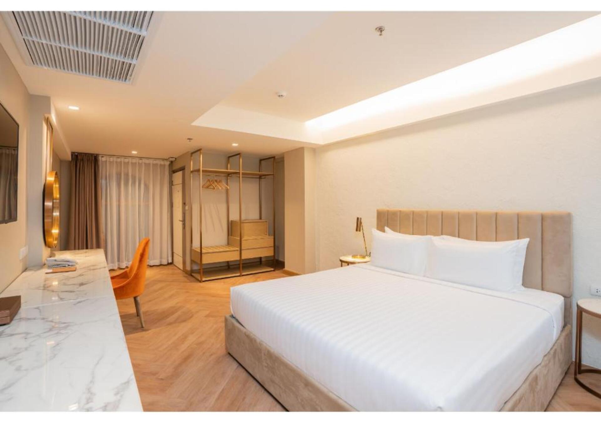Away Bangkok Riverside Kene