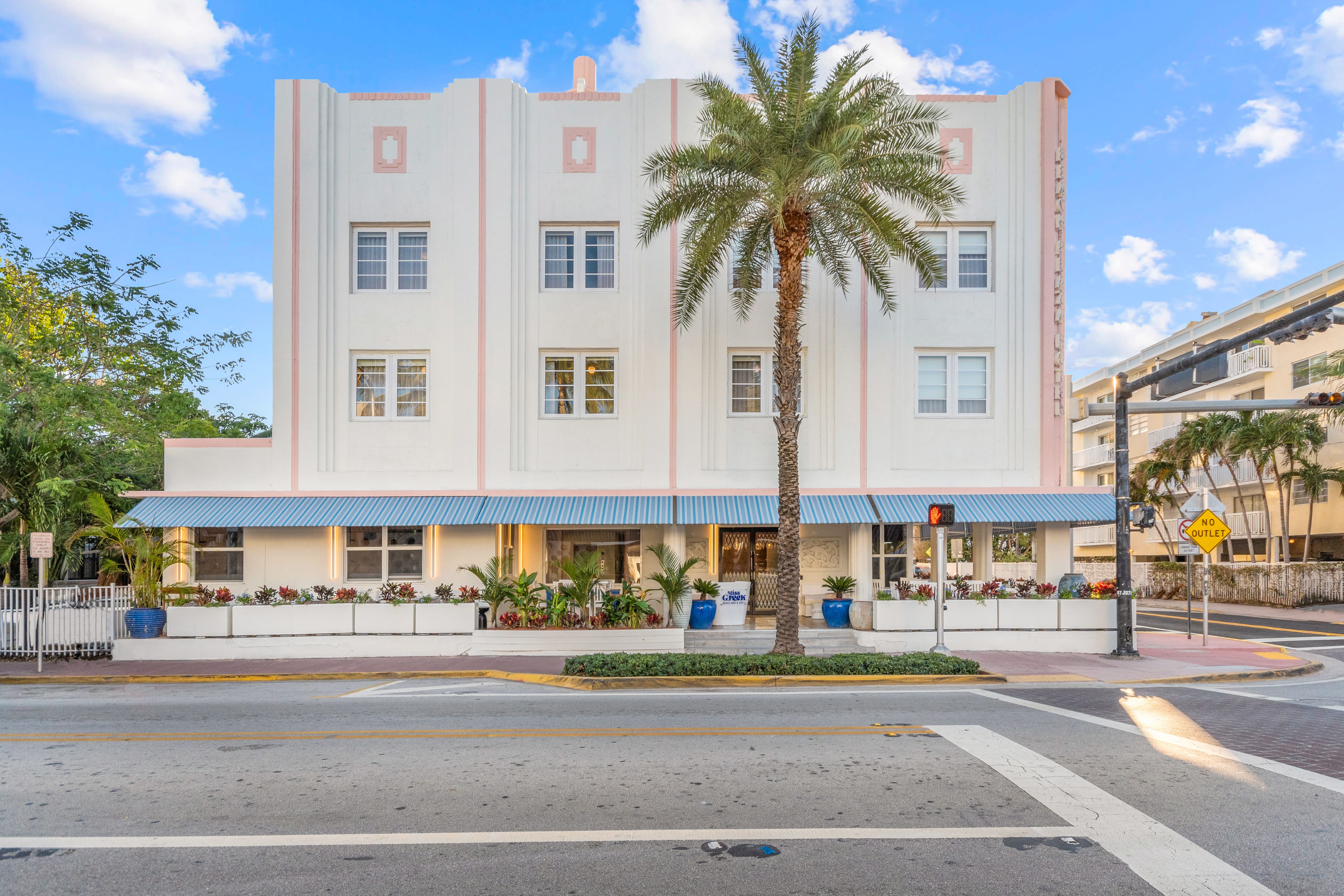 Beach Plaza Hotel