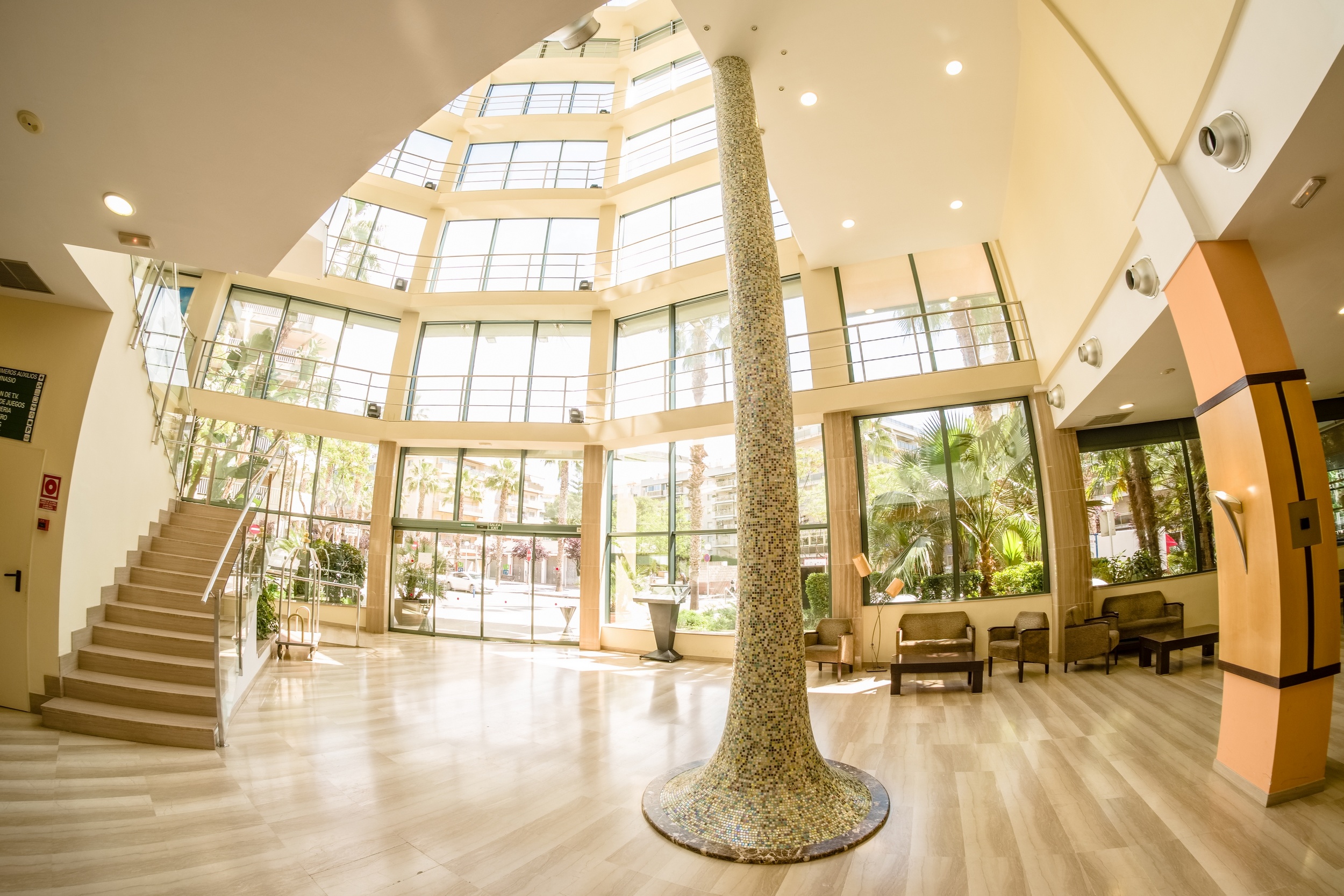 dal travel Hotel California Palace