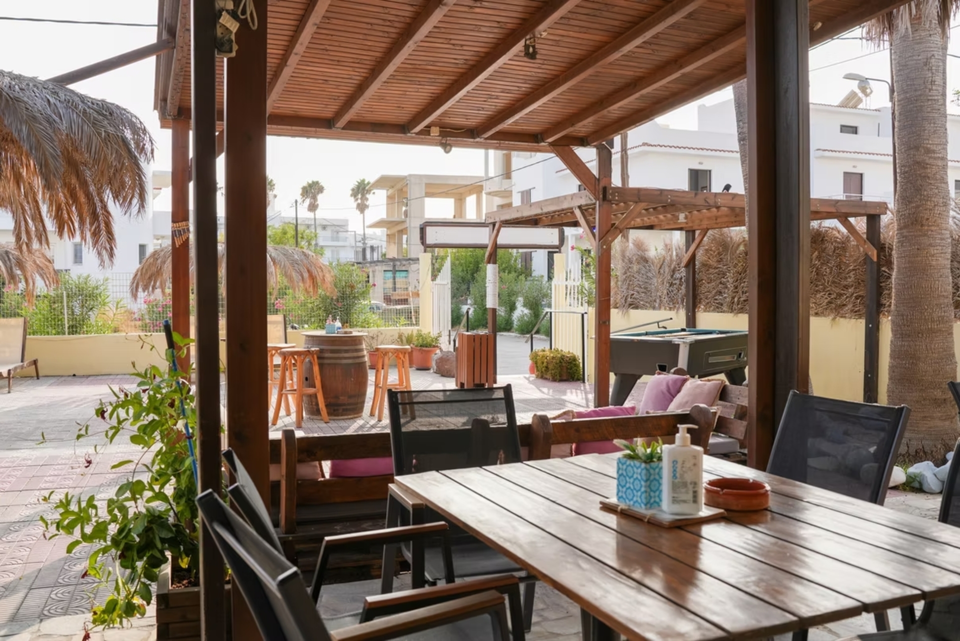 Peters Kool Pool Studios And Apartments