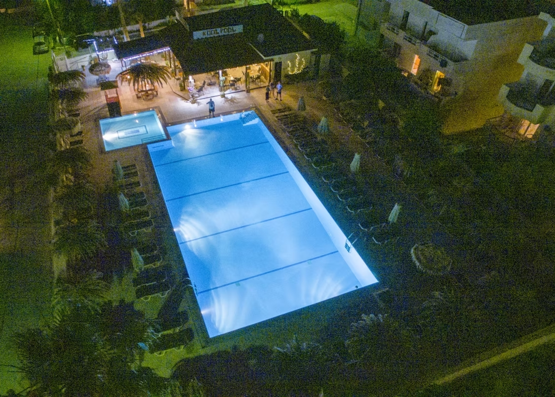 Peters Kool Pool Studios And Apartments