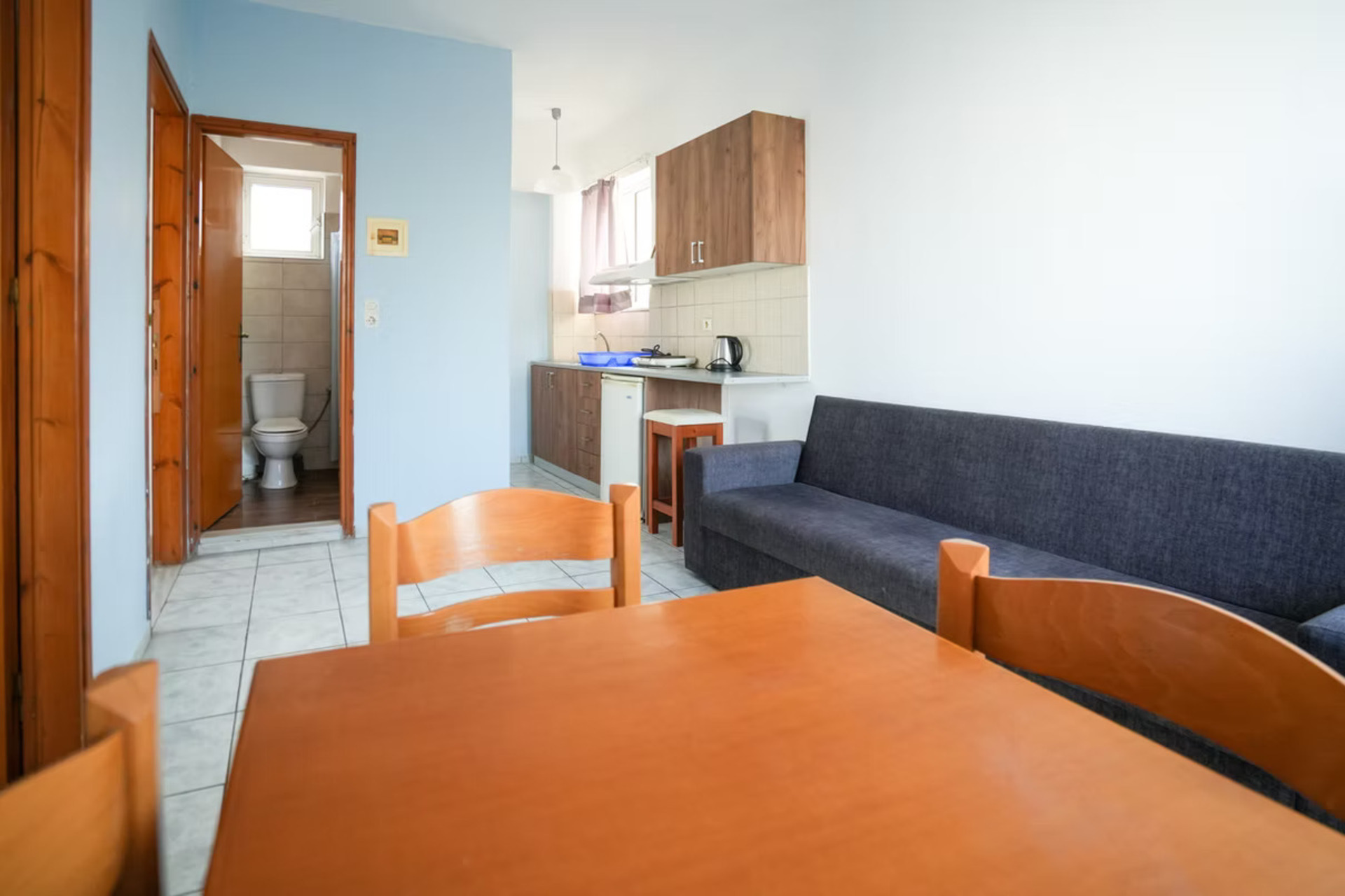 Peters Kool Pool Studios And Apartments