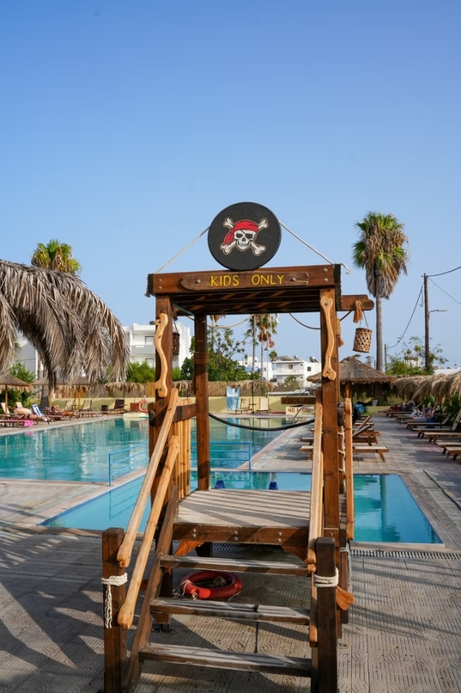 Peters Kool Pool Studios And Apartments