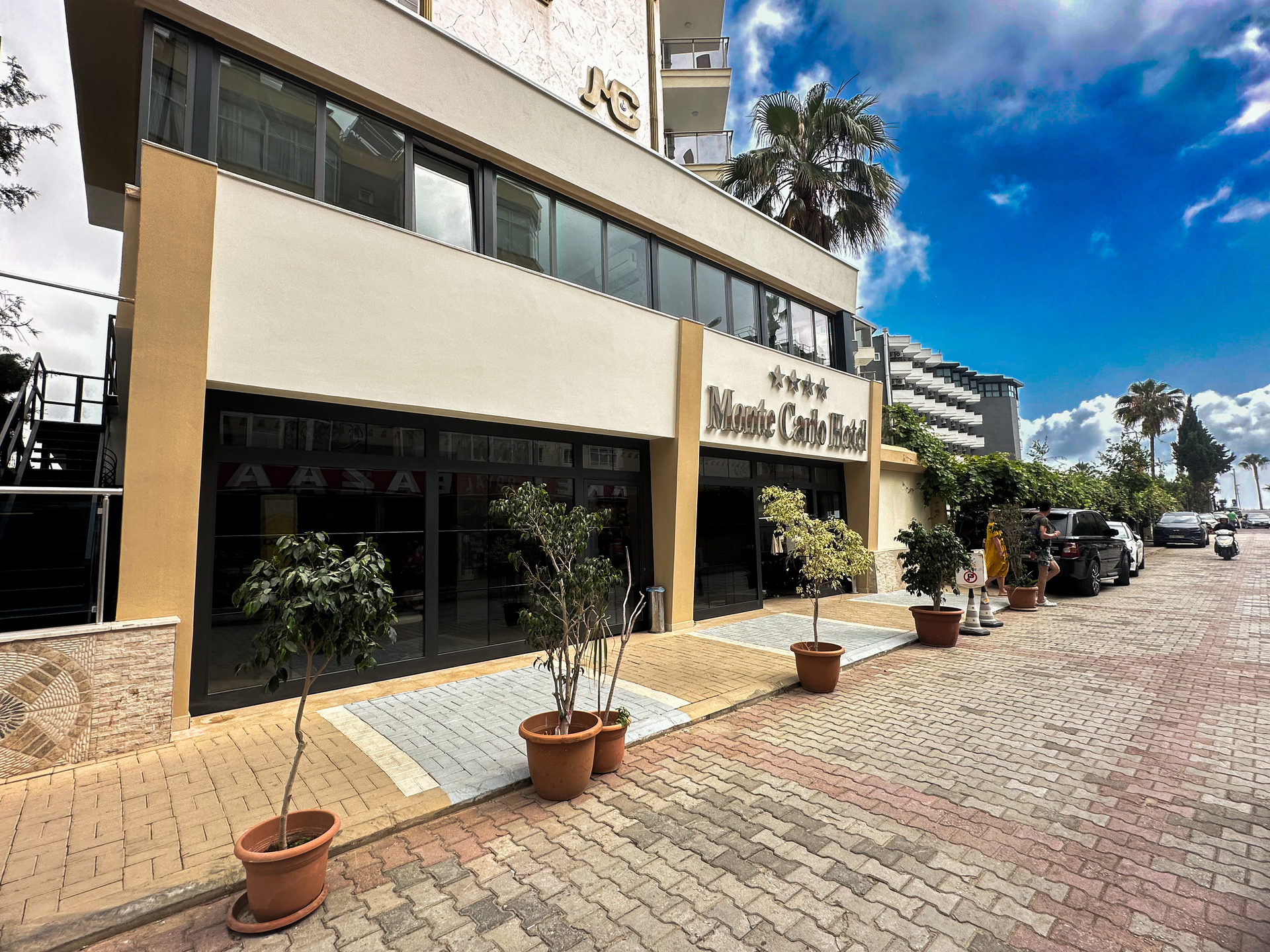 Monte Carlo Hotel