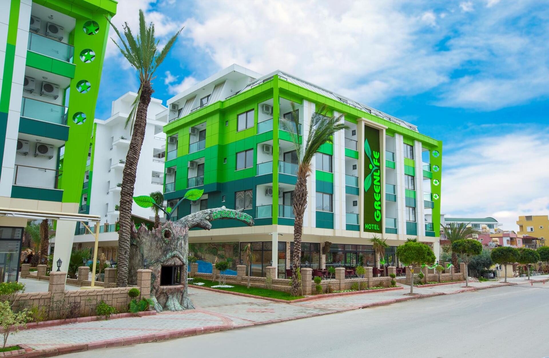 Green Life Hotel