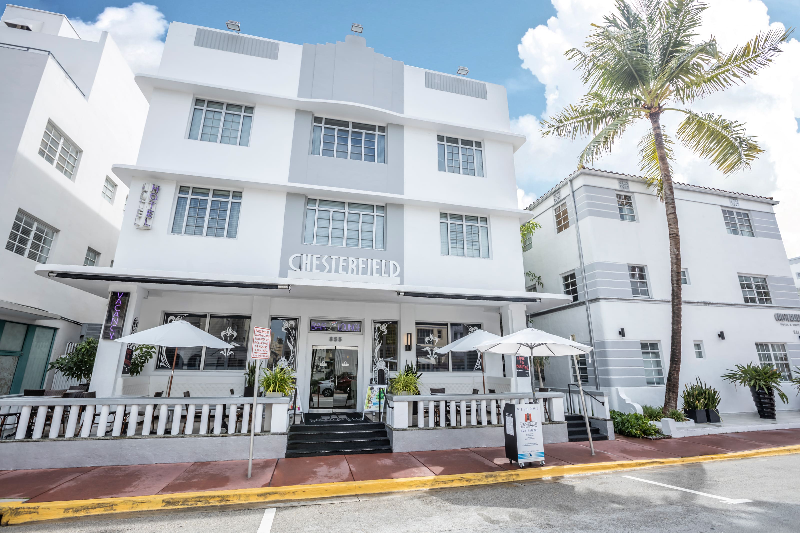 Chesterfield Hotel & Suites