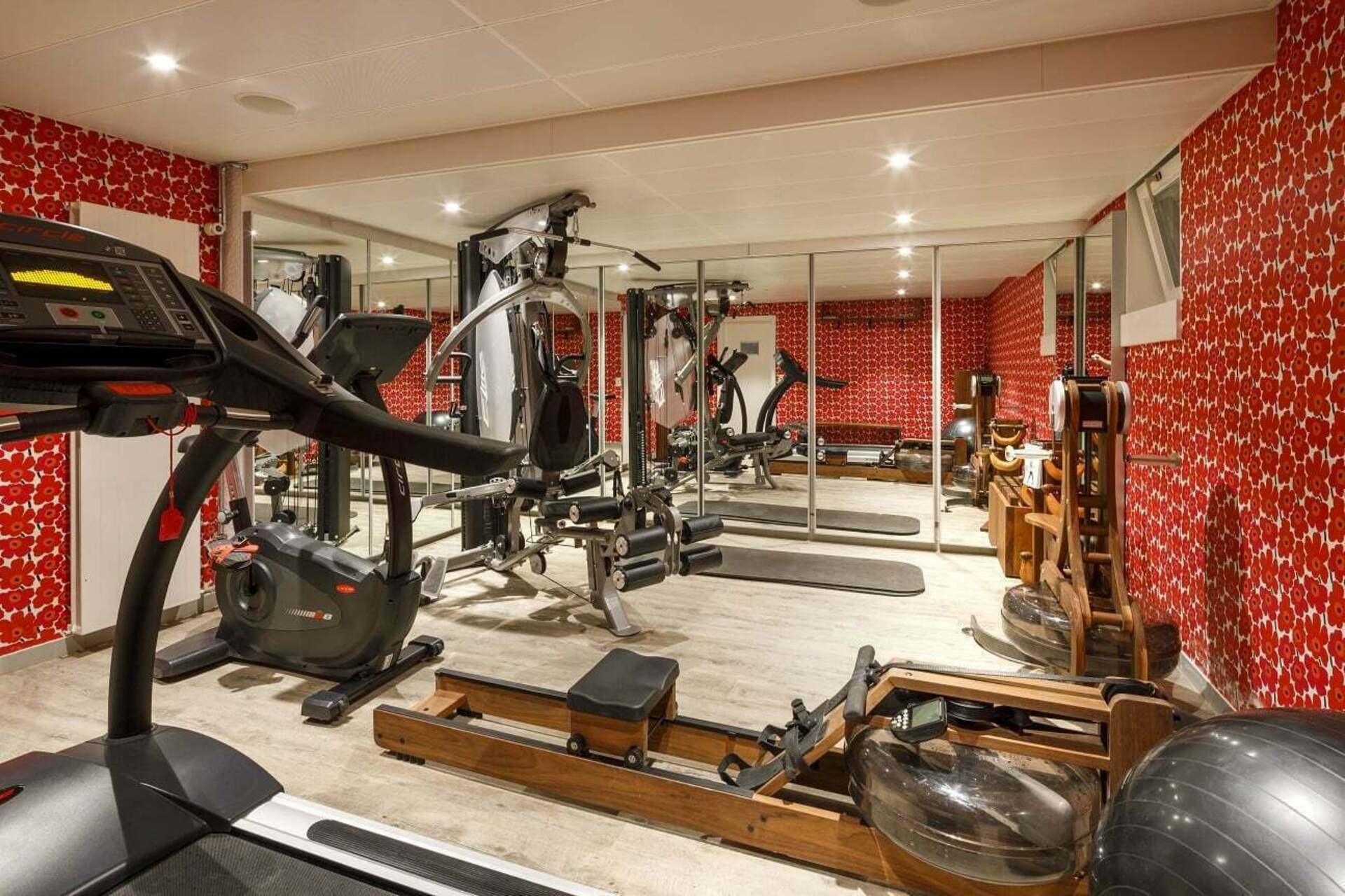 Hotel Swiss Night by Fassbind, Schweiz, Zürich. Großes 11