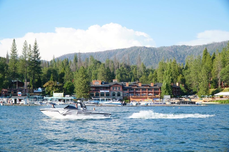 Hotel The Pines Resort, USA, Bass Lake. Großes 24