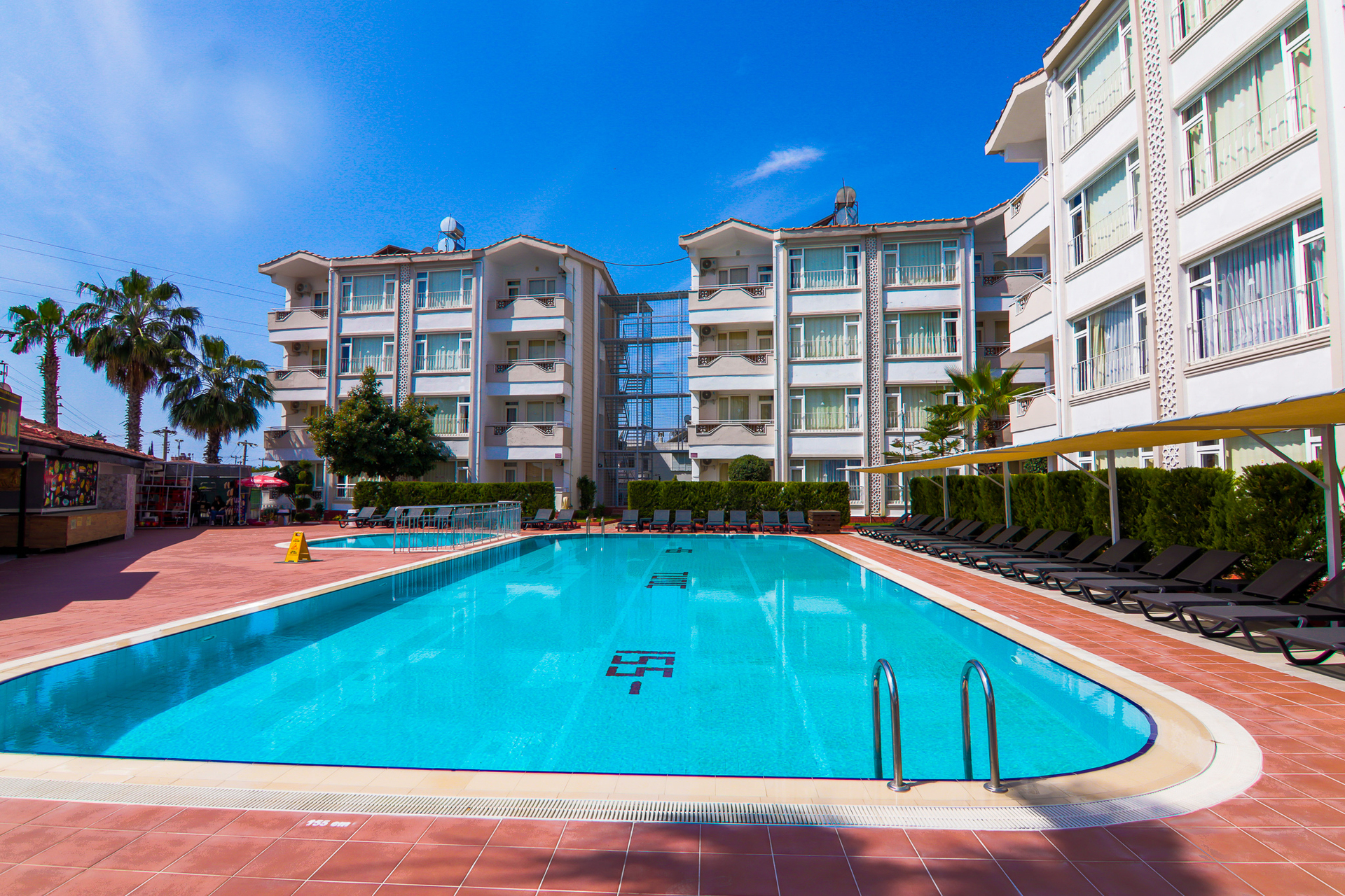 New Garden Luna Side Apart Hotel