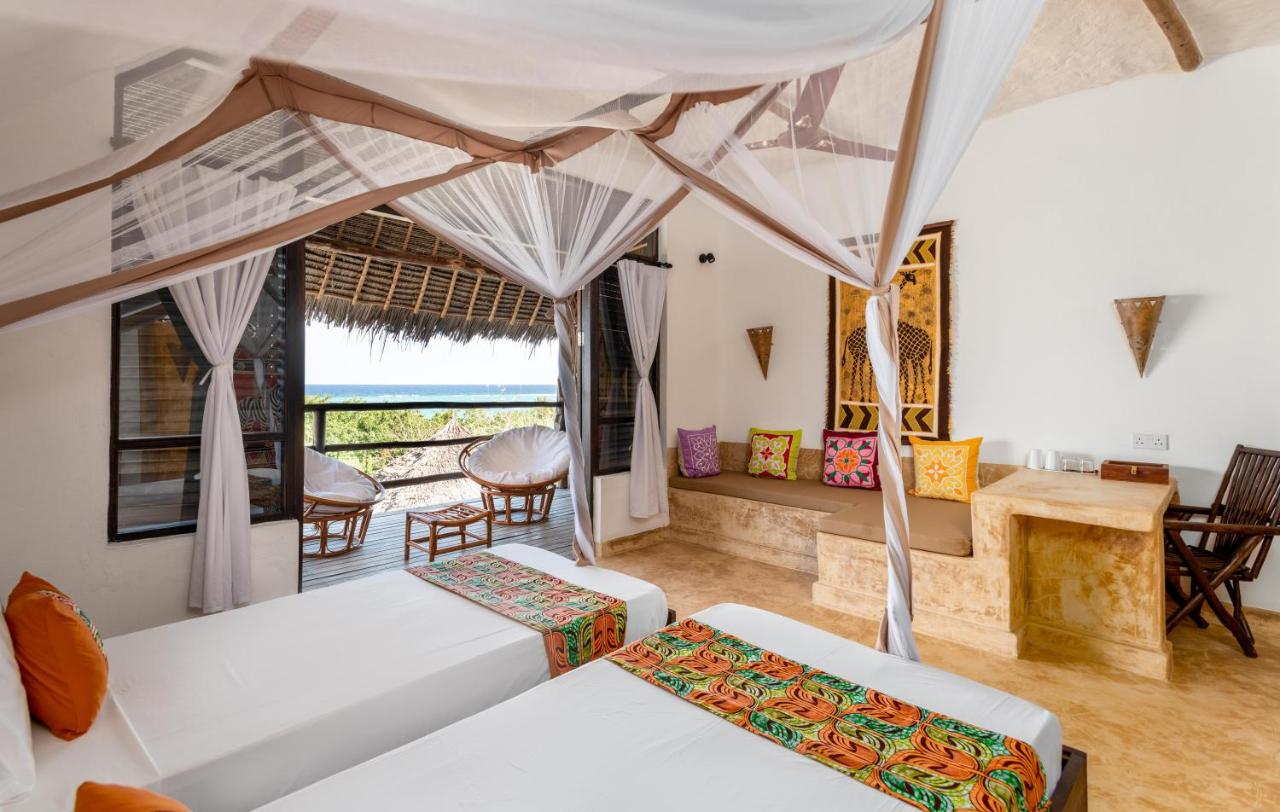 Sunshine Bay Hotel