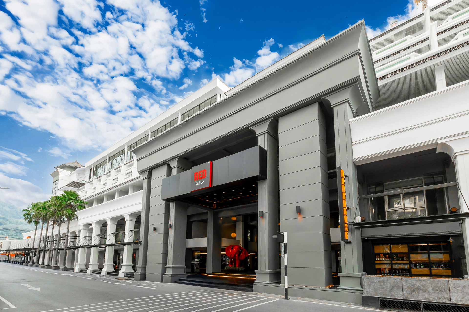Hotel Radisson RED Phuket Patong Beach, Thailand, Patong. Großes 1